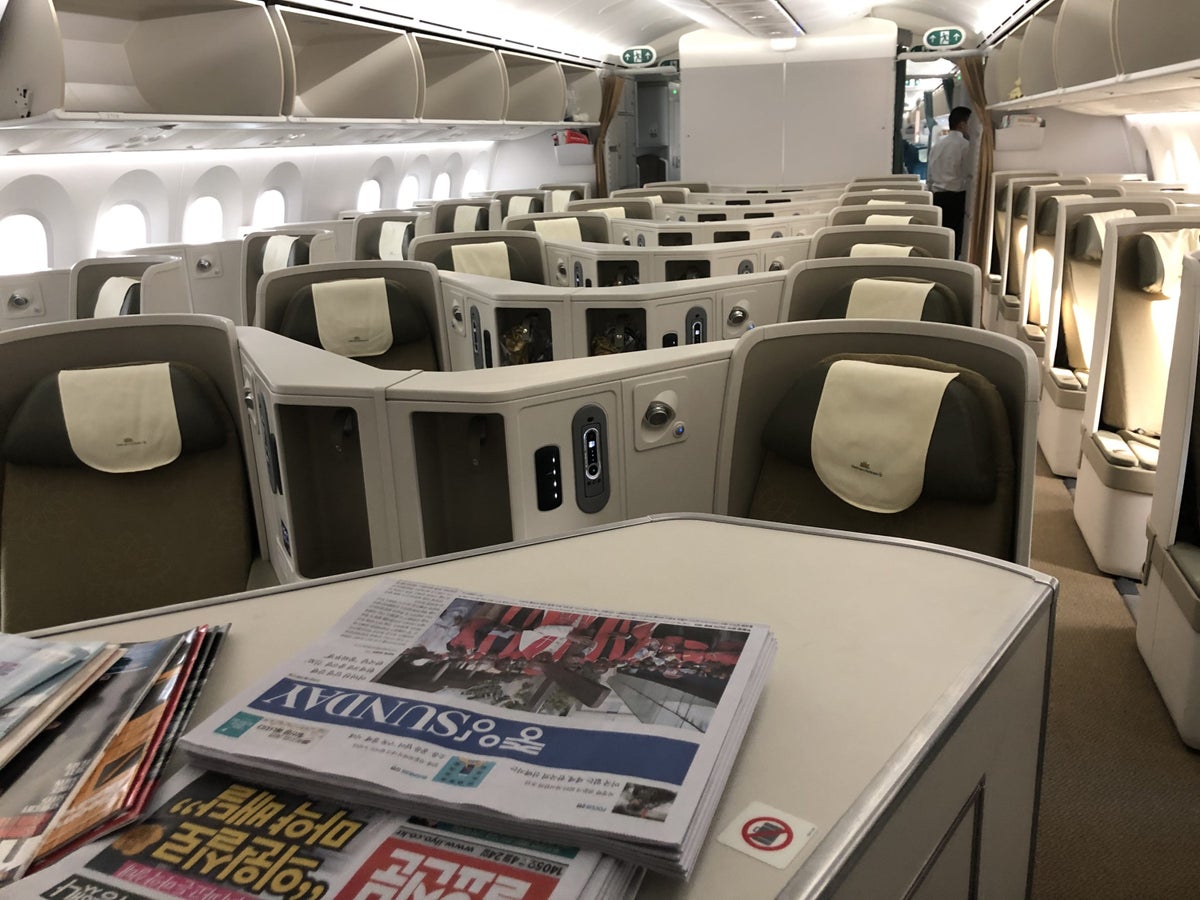 Vietnam Airlines 787-9 business class front cabin view
