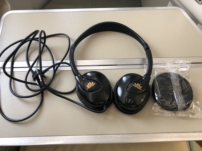 Vietnam Airlines 787-9 business class headphones