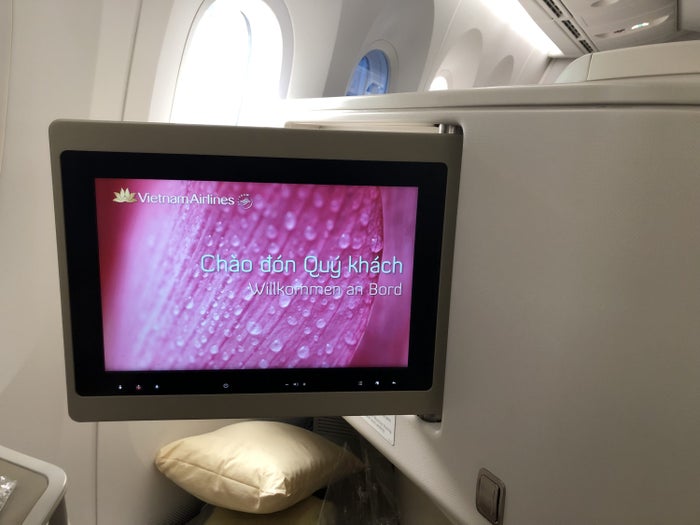 Vietnam Airlines 787-9 business class in flight monitor 2