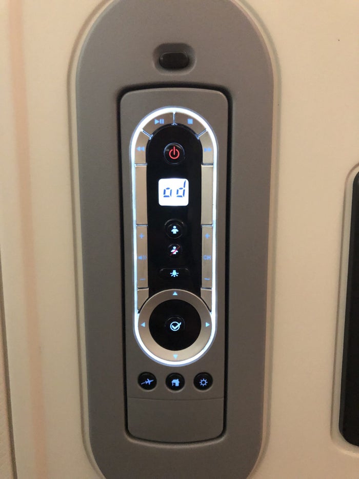 Vietnam Airlines 787-9 business class in-flight remote