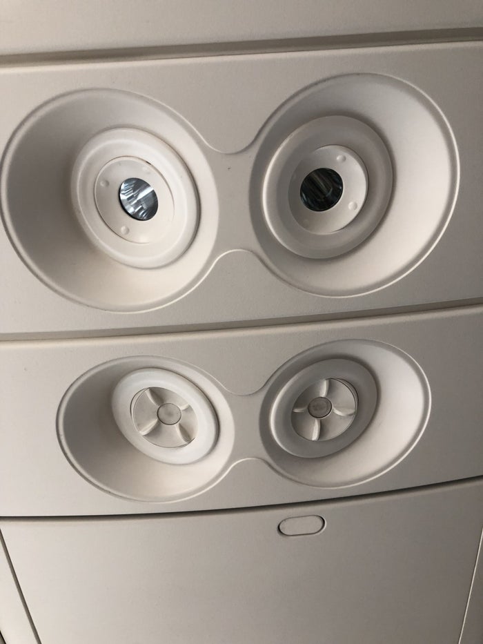 Vietnam Airlines 787-9 business class individual air nozzles