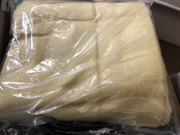 Vietnam Airlines 787-9 business class light blanket