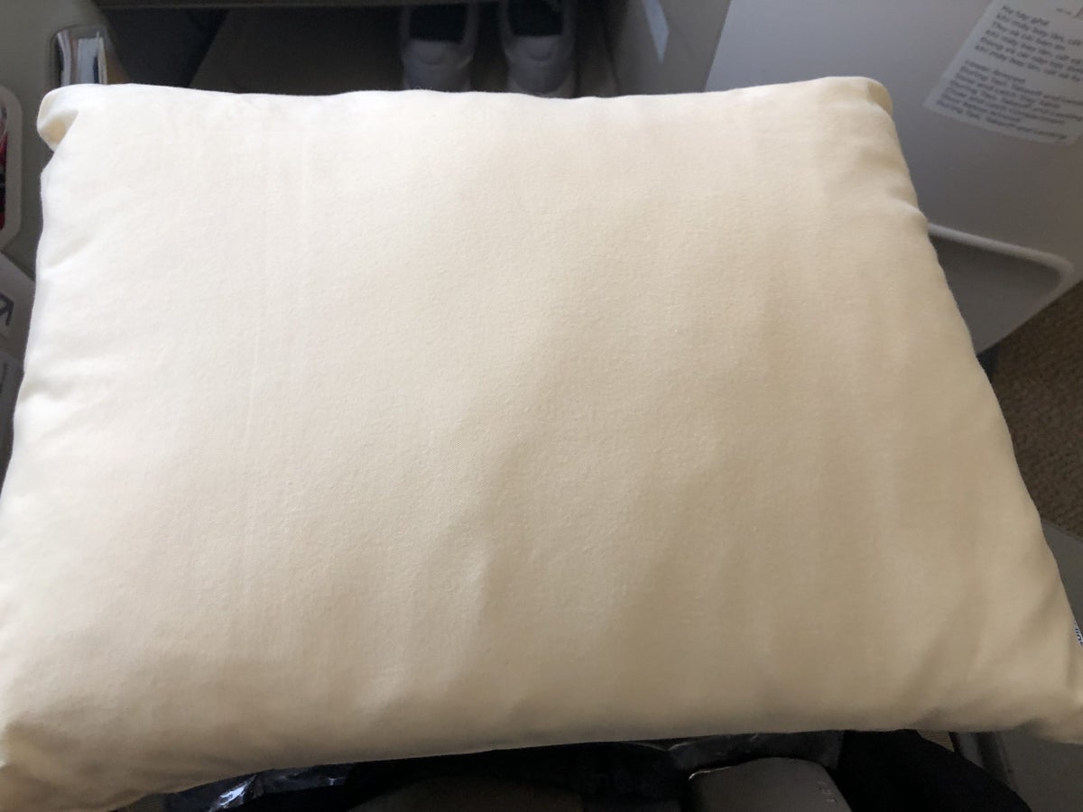 Vietnam Airlines 787-9 business class light pillow