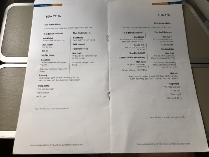 Vietnam Airlines 787-9 business class main course menu in Vietnamese