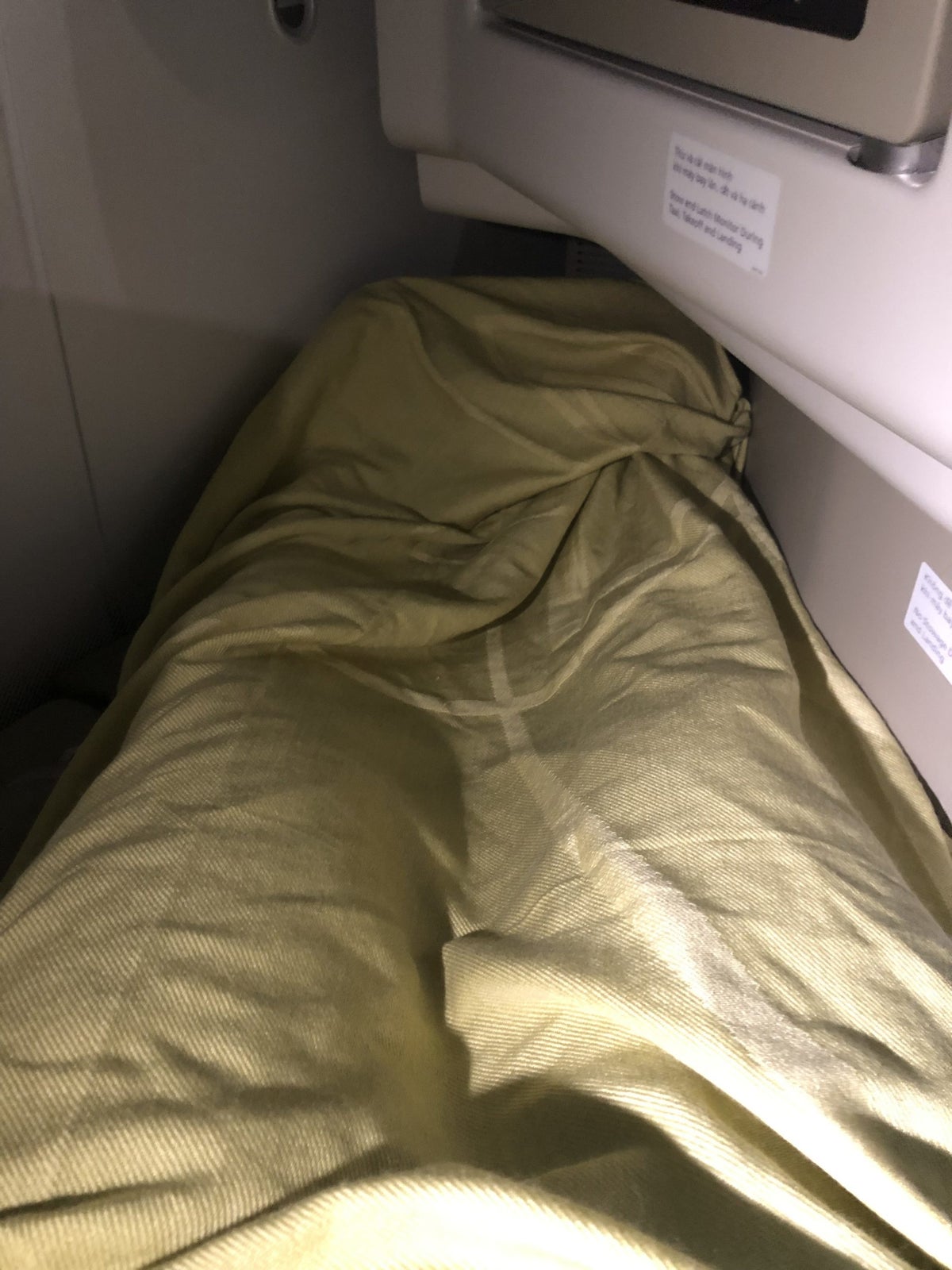 Vietnam Airlines 787-9 business class view of footwell
