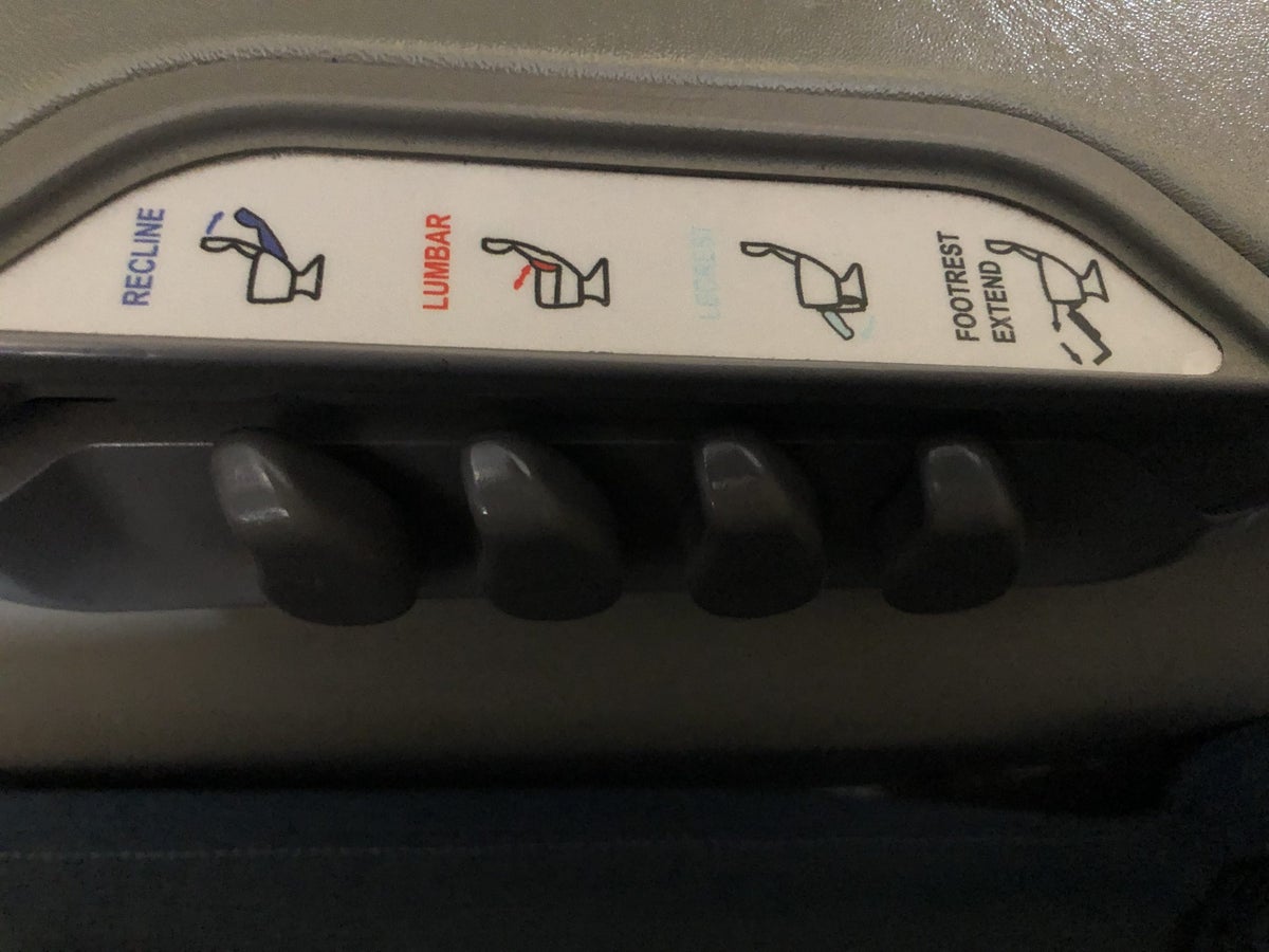 Vietnam Airlines A321 business class seat functions
