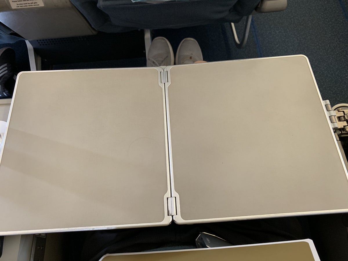 Vietnam Airlines A321 business class tray table