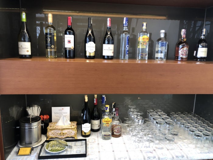 Vietnam Airlines Lotus Lounge Hanoi alcohol selection