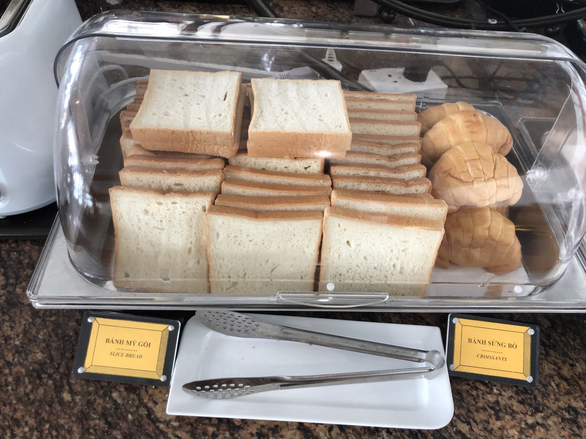 Vietnam Airlines Lotus Lounge Hanoi bread selection