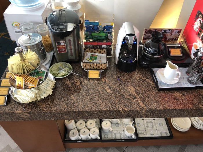 Vietnam Airlines Lotus Lounge Hanoi hot drinks station