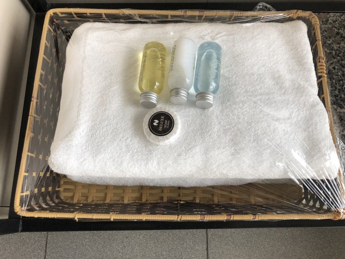 Vietnam Airlines Lotus Lounge Hanoi towels and amenities