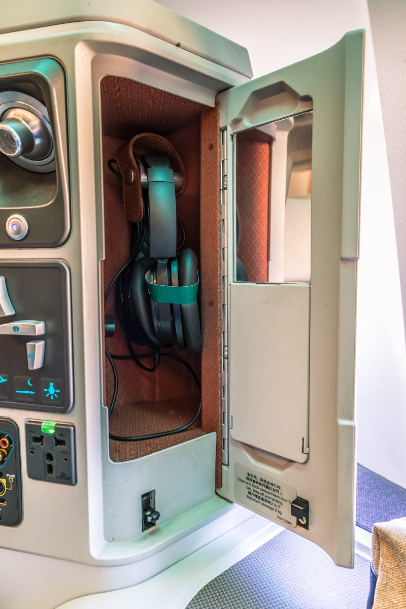 Cathay Pacific Airbus A330 Business Class Storage