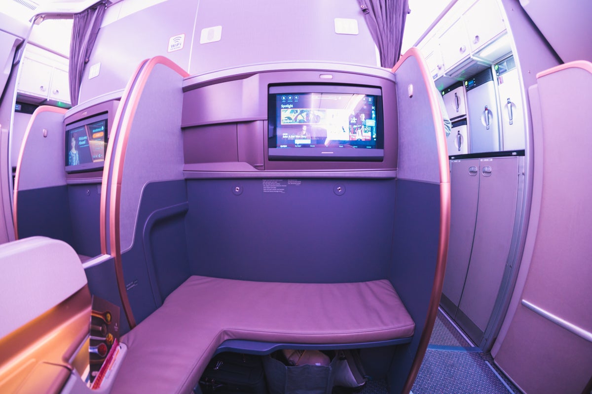 Singapore Airlines Airbus A350 Business Class - Bulkhead Space