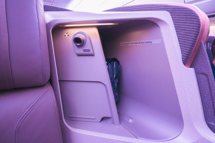 Singapore Airlines Airbus A350 Business Class - Personal Light &