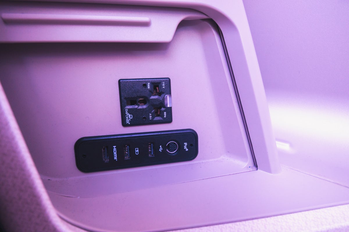 Singapore Airlines Airbus A350 Business Class - Power Socket
