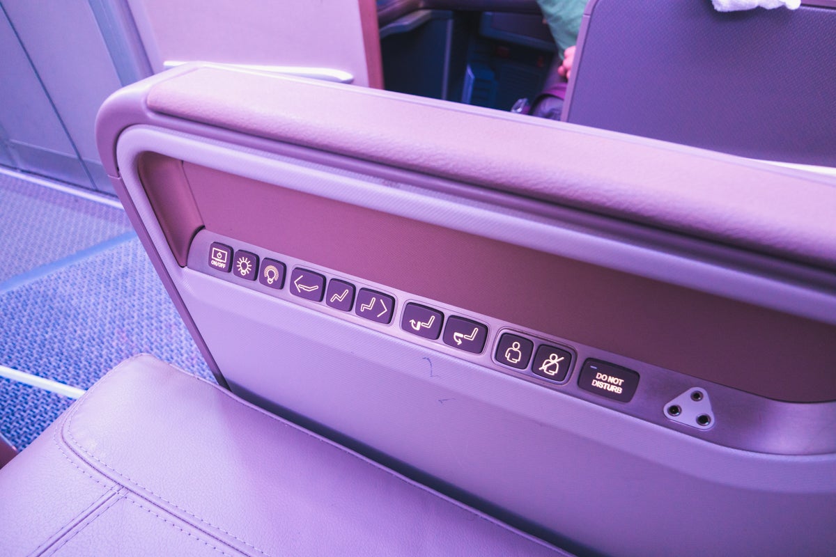Singapore Airlines Airbus A350 Business Class - Seat Adjustment