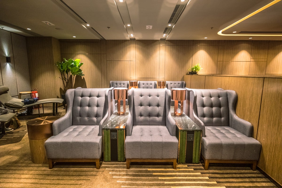 Plaza Premium First Lounge Hong Kong - Lounge Seating