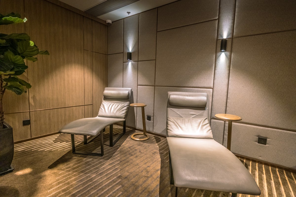Plaza Premium First Lounge Hong Kong - Relaxation Zone