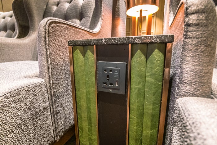 Plaza Premium First Lounge Hong Kong - Power Adapters