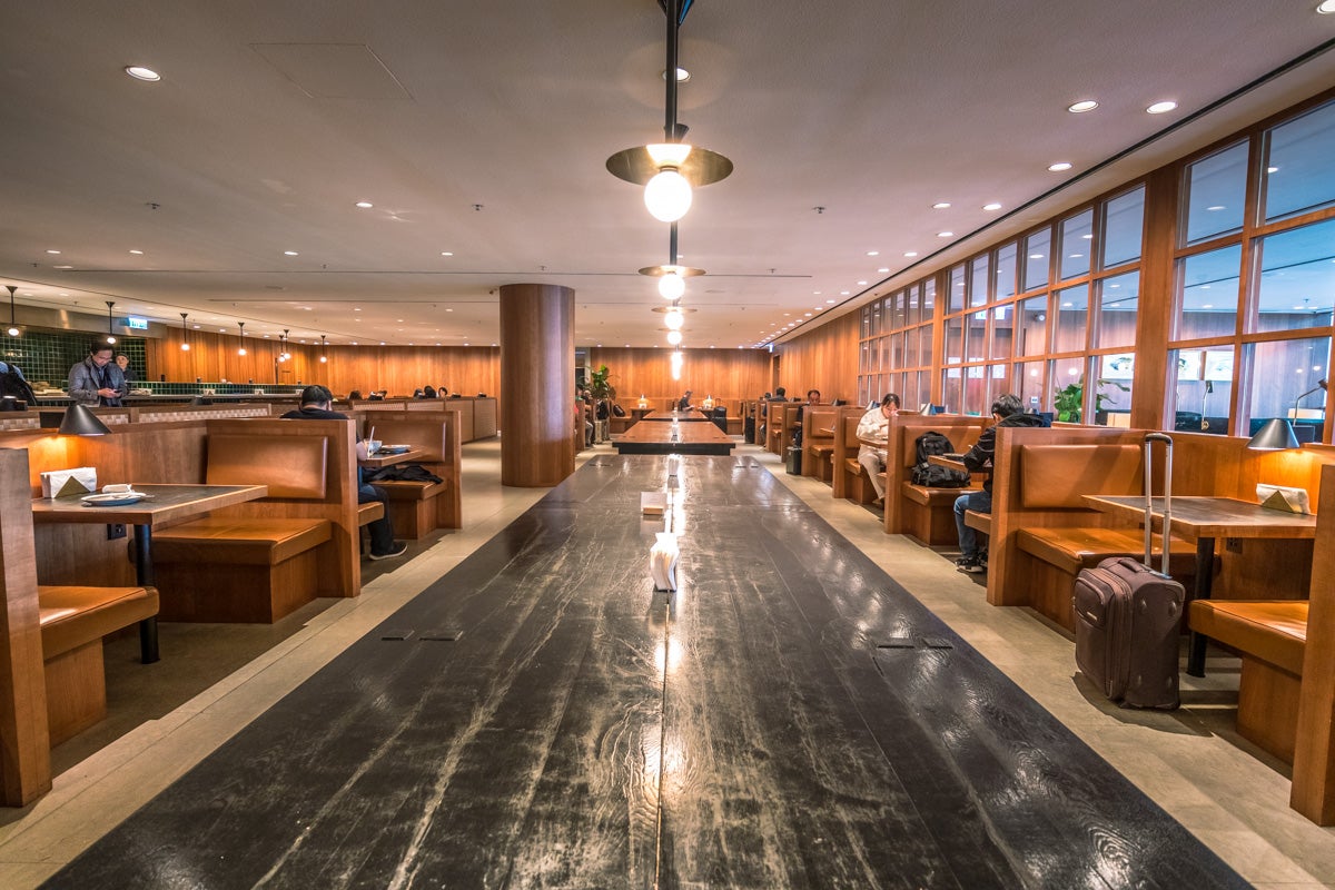 Cathay Pacific Lounge Hong Kong - The Pier - Noodle Bar Dining
