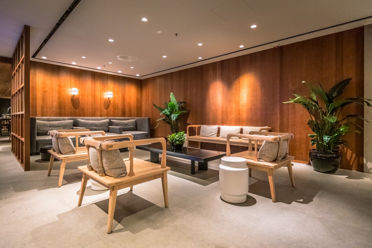Cathay Pacific Lounge Hong Kong - The Pier