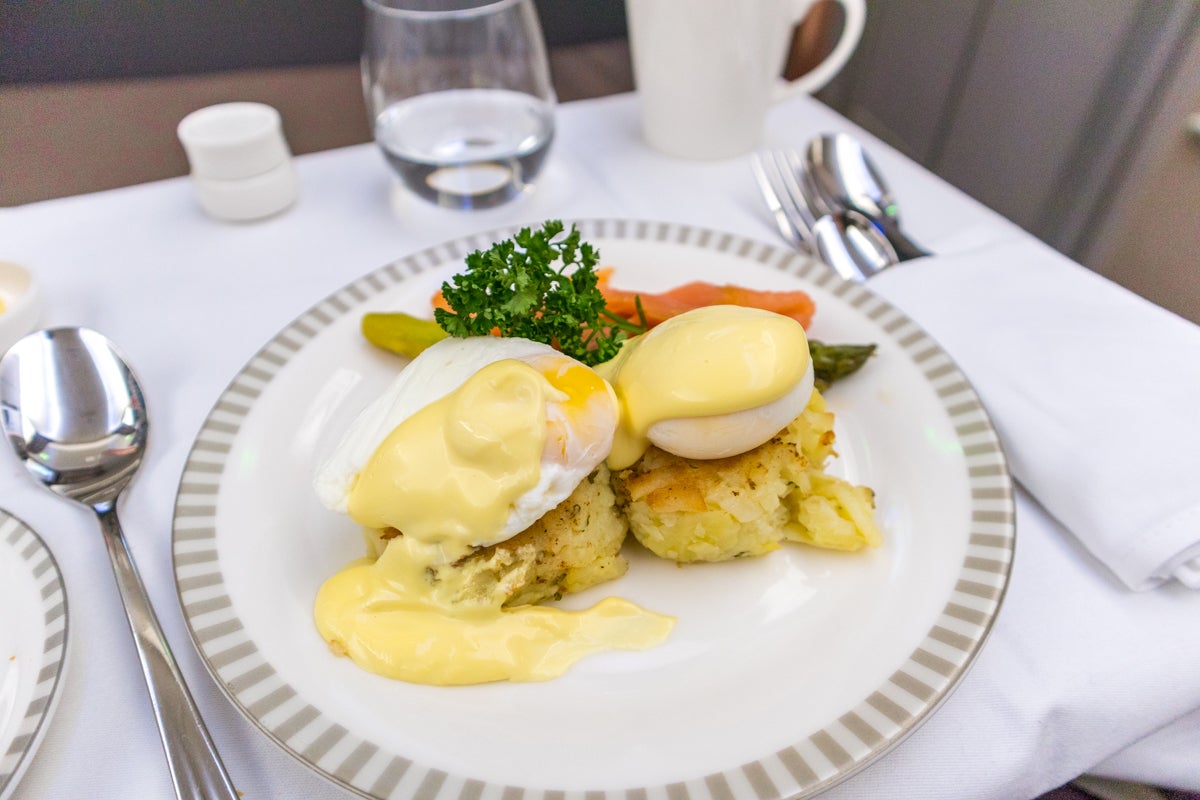 Singapore Airlines Airbus A350 Business Class - Book the Cook poached egg served with hollandaise sauce