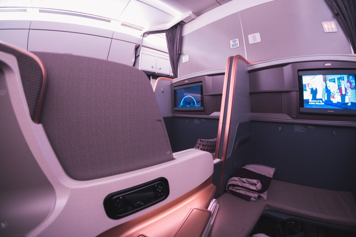 Singapore Airlines Airbus A350 Business Class - Middle Seat Priv