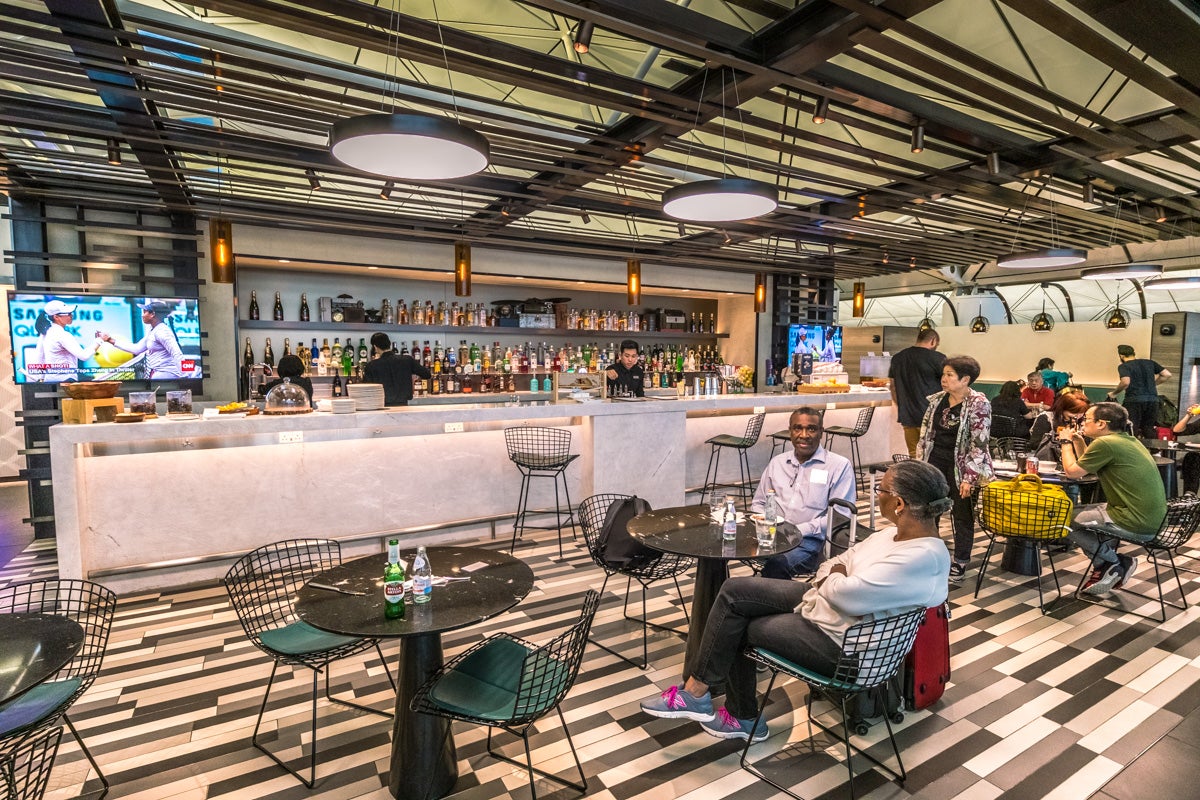 American Express Centurion Lounge Hong Kong - Tendered Bar
