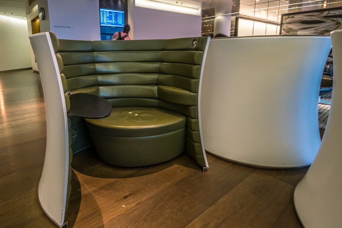 Cathay Pacific Lounge Hong Kong - The Bridge - Solus Chair