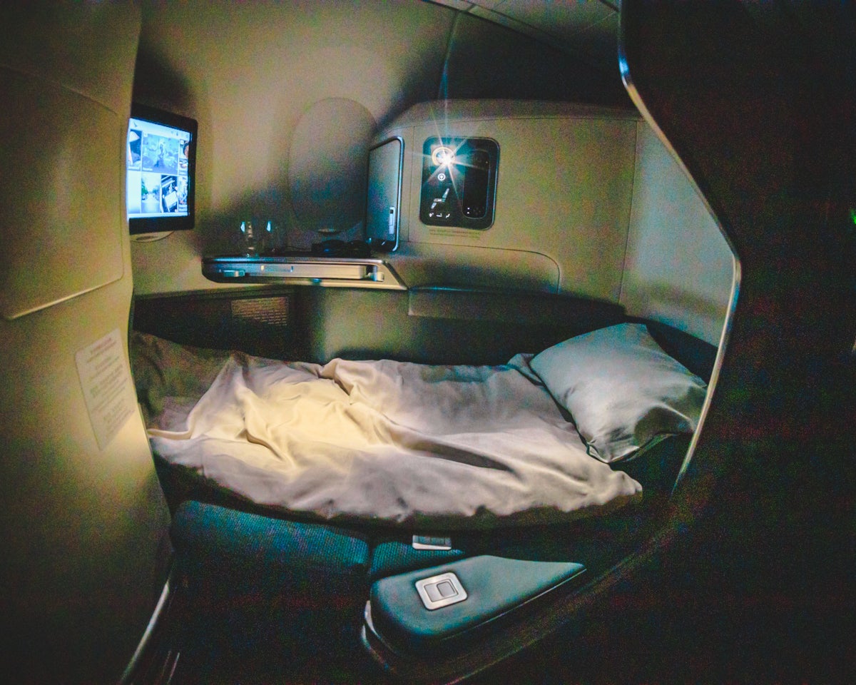 Cathay Pacific Airbus A350 Business Class Flat-Bad