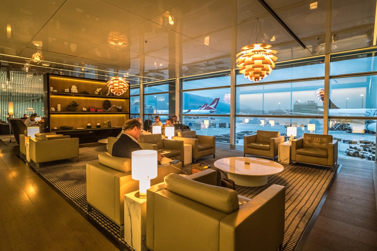 Cathay Pacific Lounge Hong Kong - The Bridge - Lounge Seating