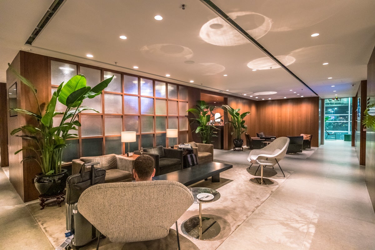 Cathay Pacific Lounge Hong Kong - The Deck - Lounge Seating