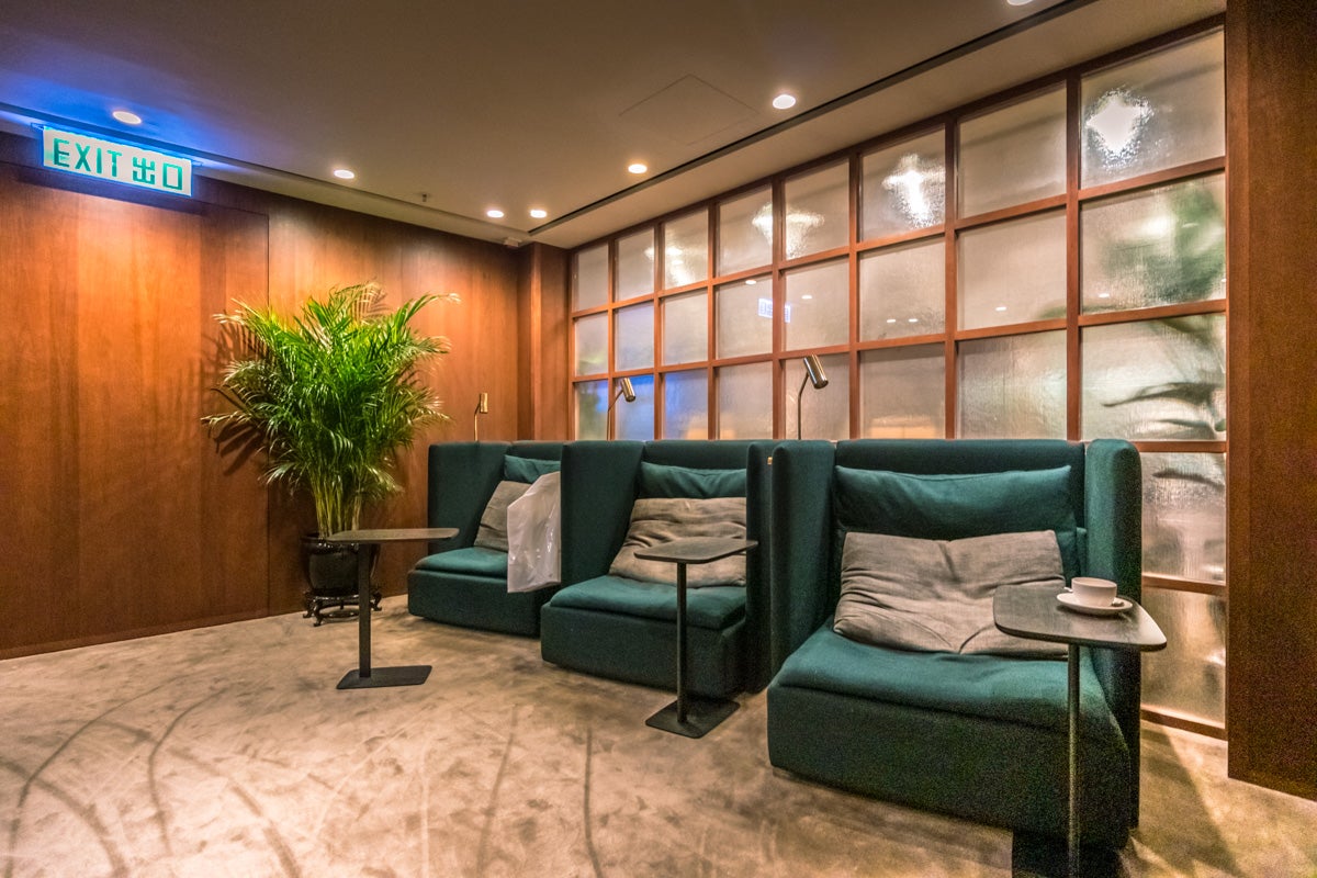 Cathay Pacific Lounge Hong Kong - The Deck - Solo Chairs