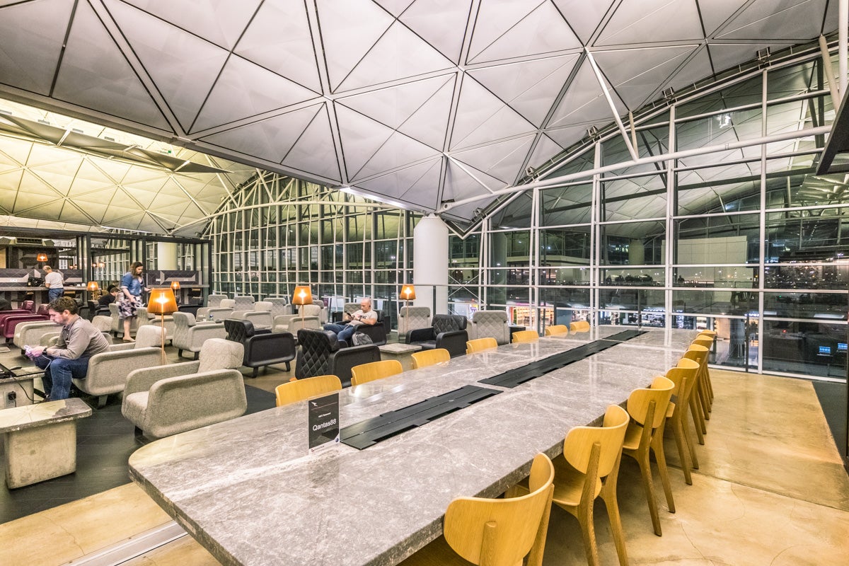 Qantas Hong Kong Lounge - Work Table