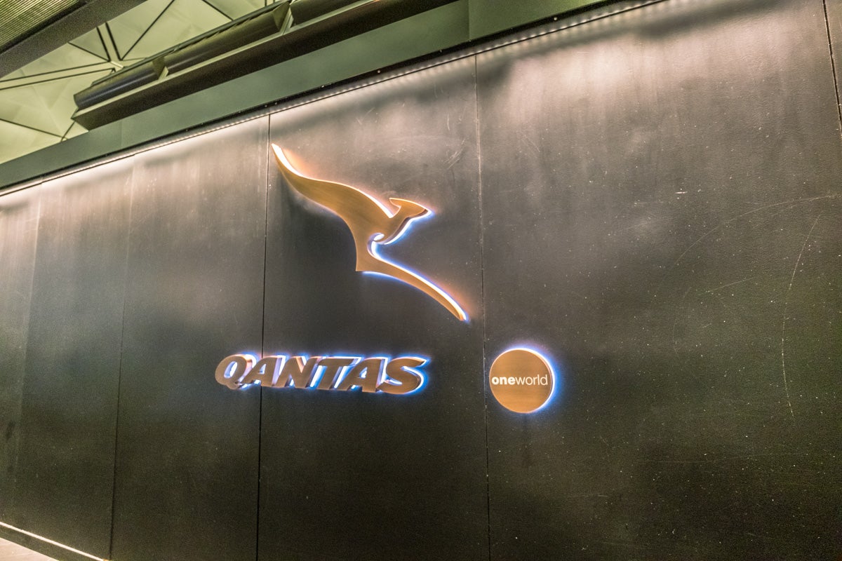 Qantas Hong Kong Lounge - Entrance Sign