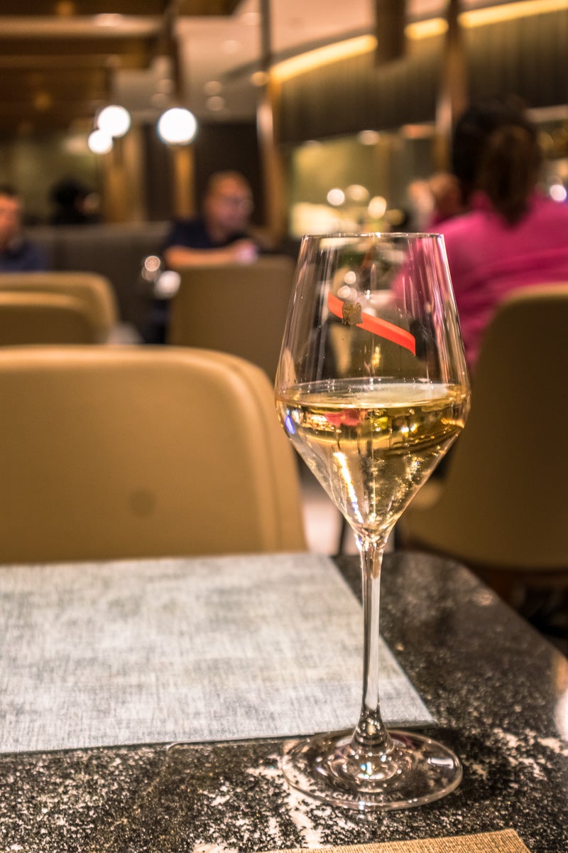 Plaza Premium First Lounge Hong Kong - Primo Mumm Champagne