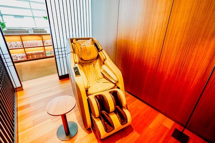 Asiana Airlines A380 First Class Lounge Massage Chair - Cherag Dubash