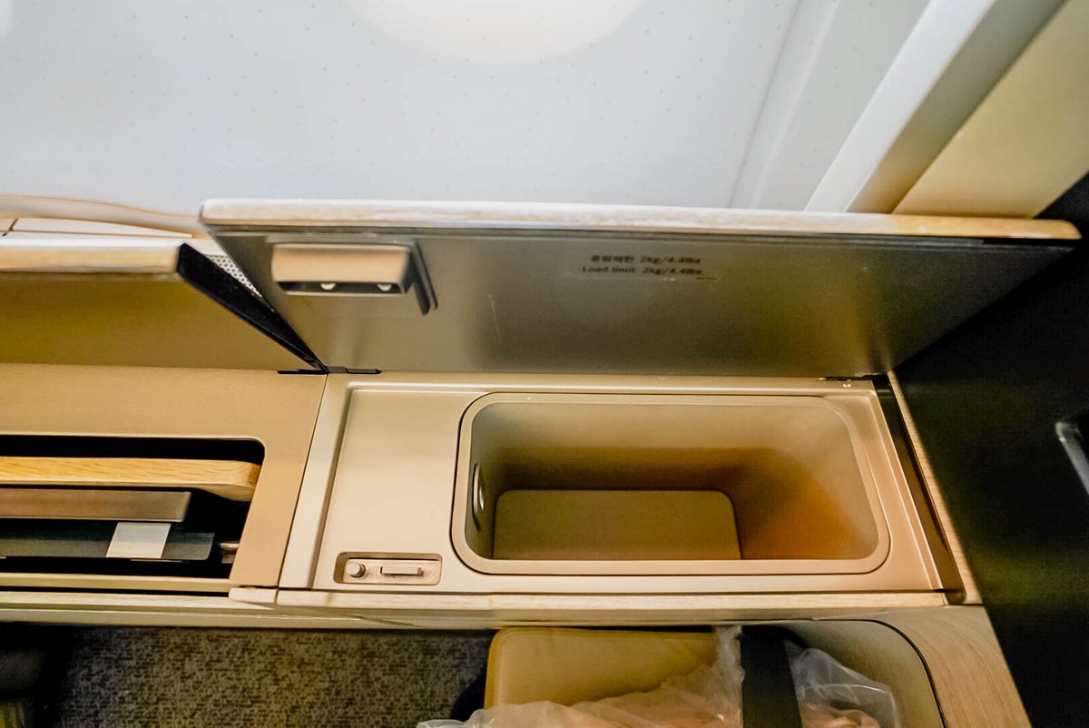 Asiana Airlines A380 First Class Storage - Cherag Dubash