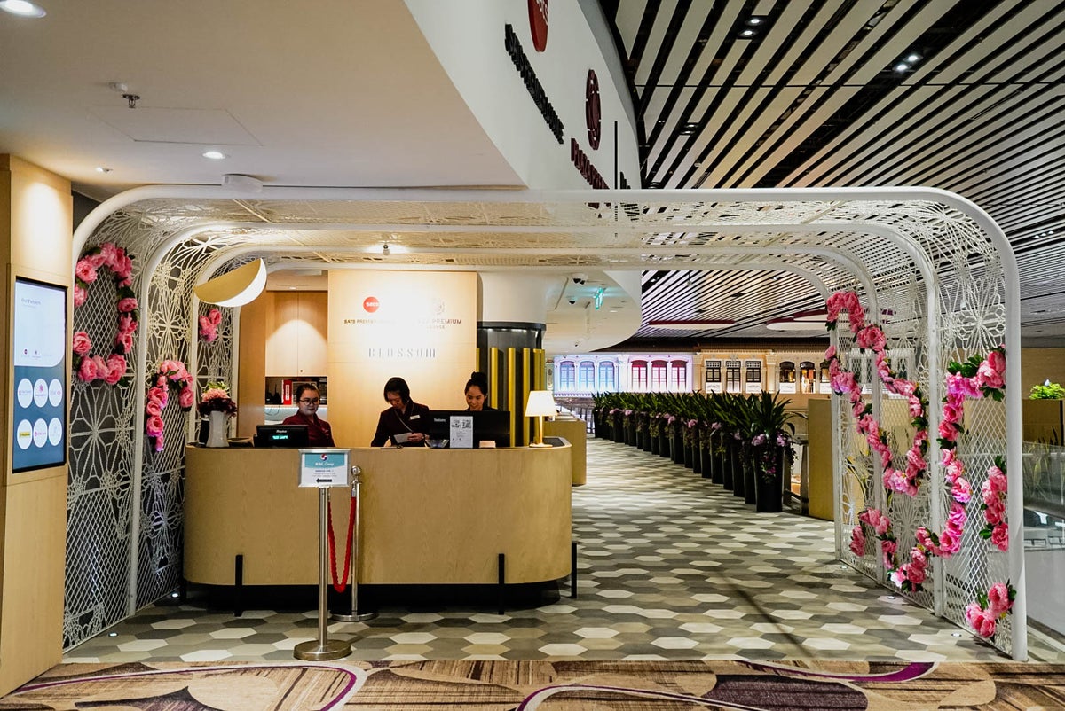 Blossom Lounge Entrance Changi Airport_T4 - Cherag_Dubash