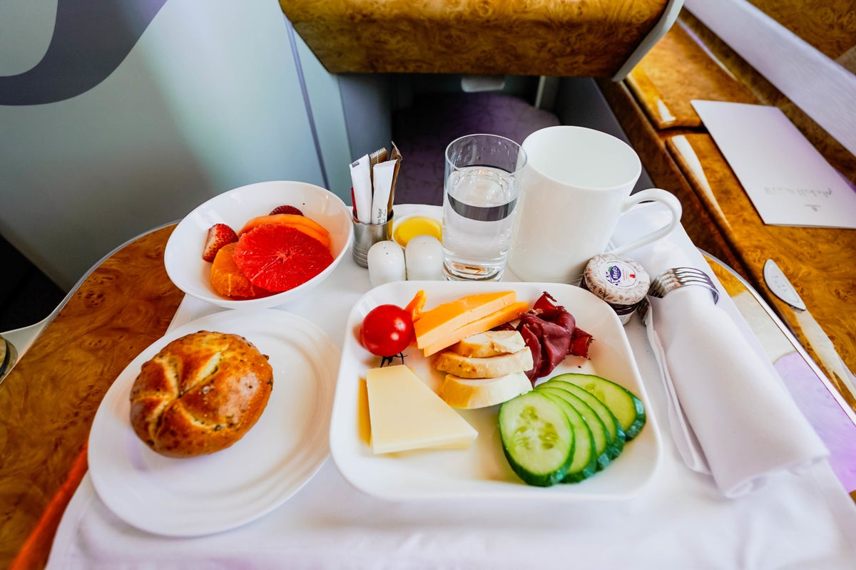 Emirates A380 Business Class - Breakfast