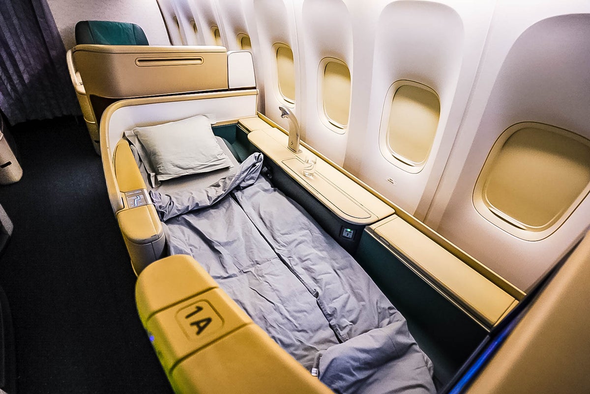 Korean_Air_Boeing 777 First Class Flat Bed - Cherag Dubash