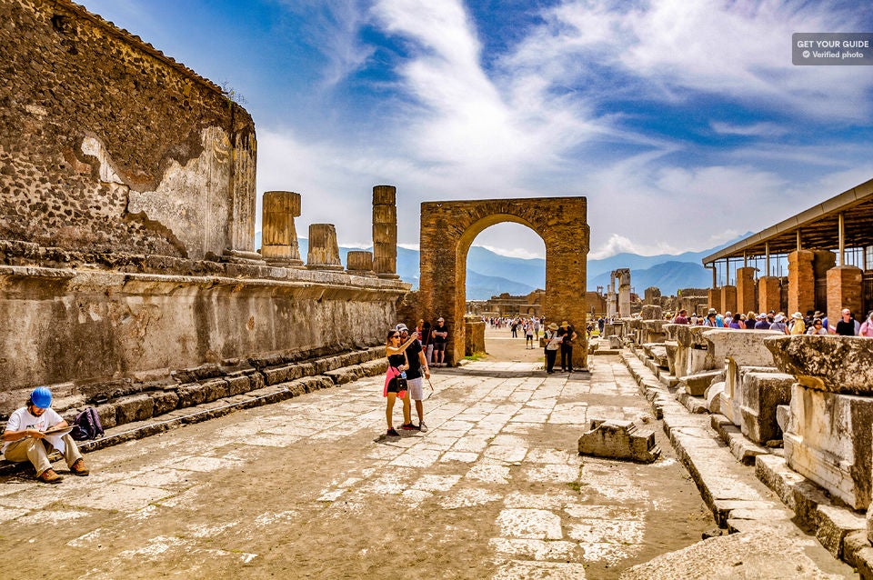 Skip-the-Line Pompeii & Vesuvius Day Trip