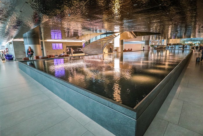 Qatar Airways Al Mourjan Lounge - Water Feature