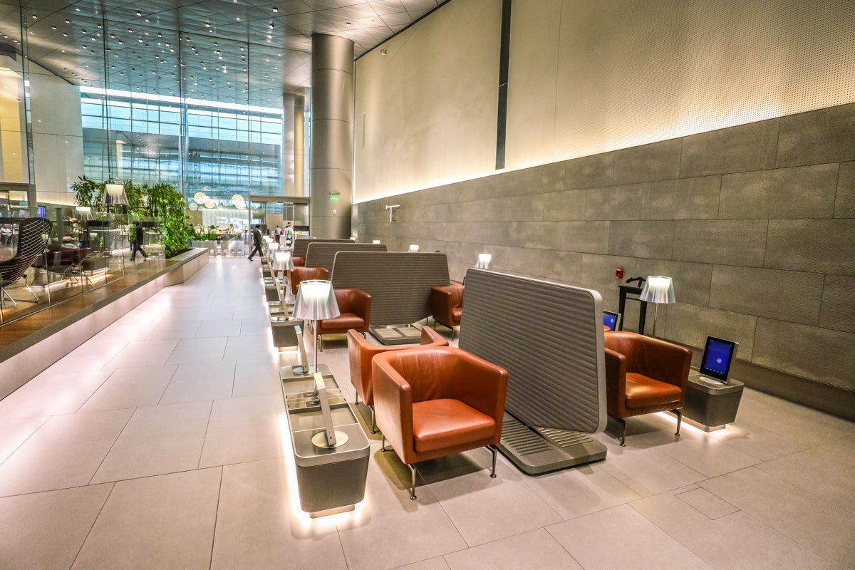 Qatar Airways Al Mourjan Lounge - Seating