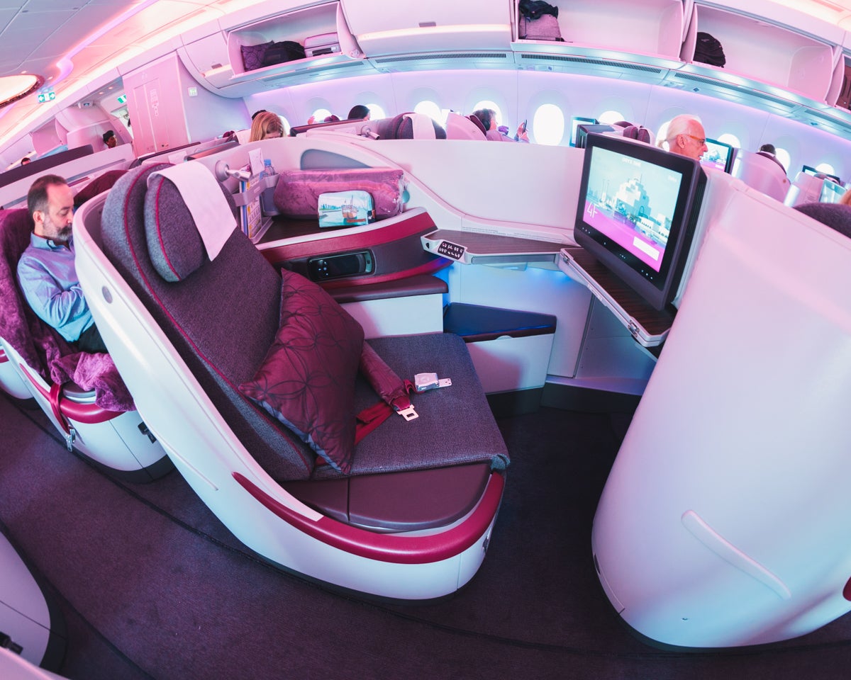 Qatar Airways Airbus A350 Business Class - Middle Seat Privacy Panel