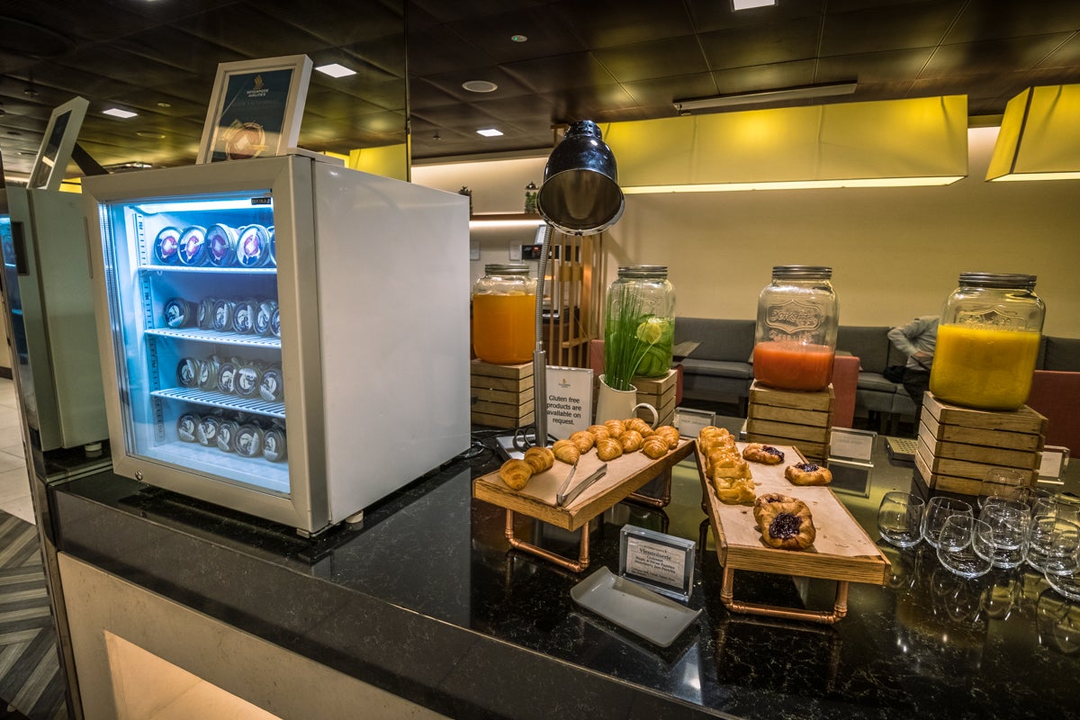Singapore Airlines Heathrow Lounge Buffet Ice Cream