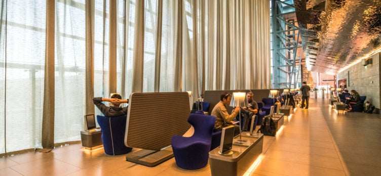Qatar Airways Al Mourjan Lounge - Seating