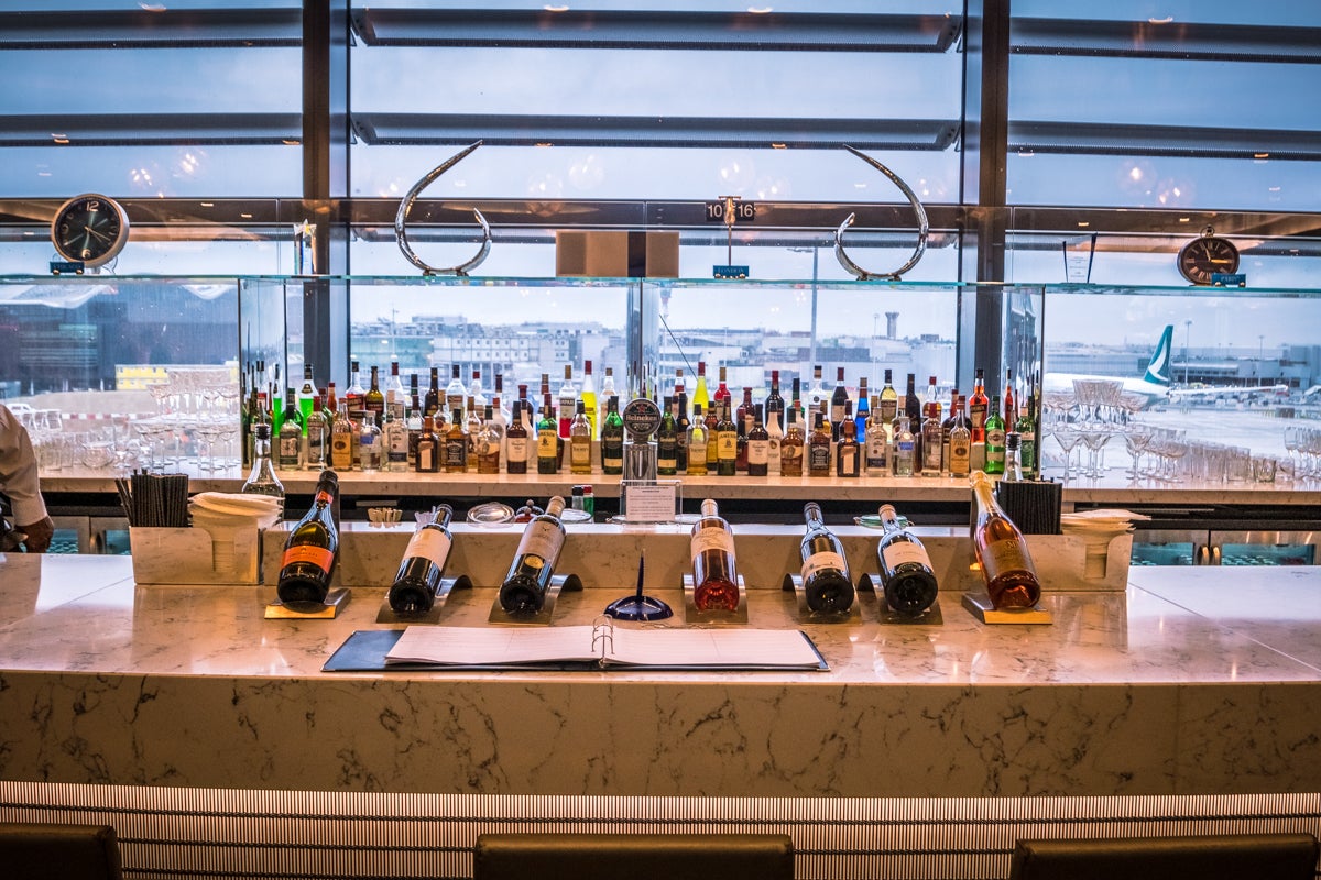 The United Club Lounge Heathrow --- Bar Beverages