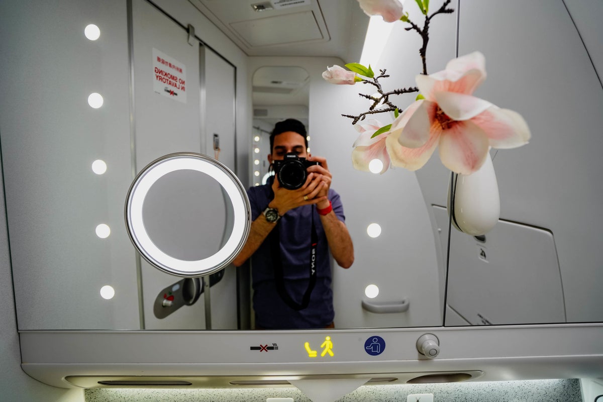 Hainan Airlines A350 Business Class lavatory - Cherag Dubash