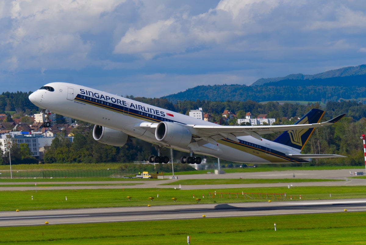 Singapore Airlines Review — Seats, Amenities, Customer Service, Baggage Fees, and More